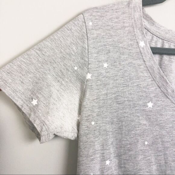 Z SUPPLY | Star Print Gray Short Sleeve V-neck Tee White Women’s Size Medium - Picture 6 of 11